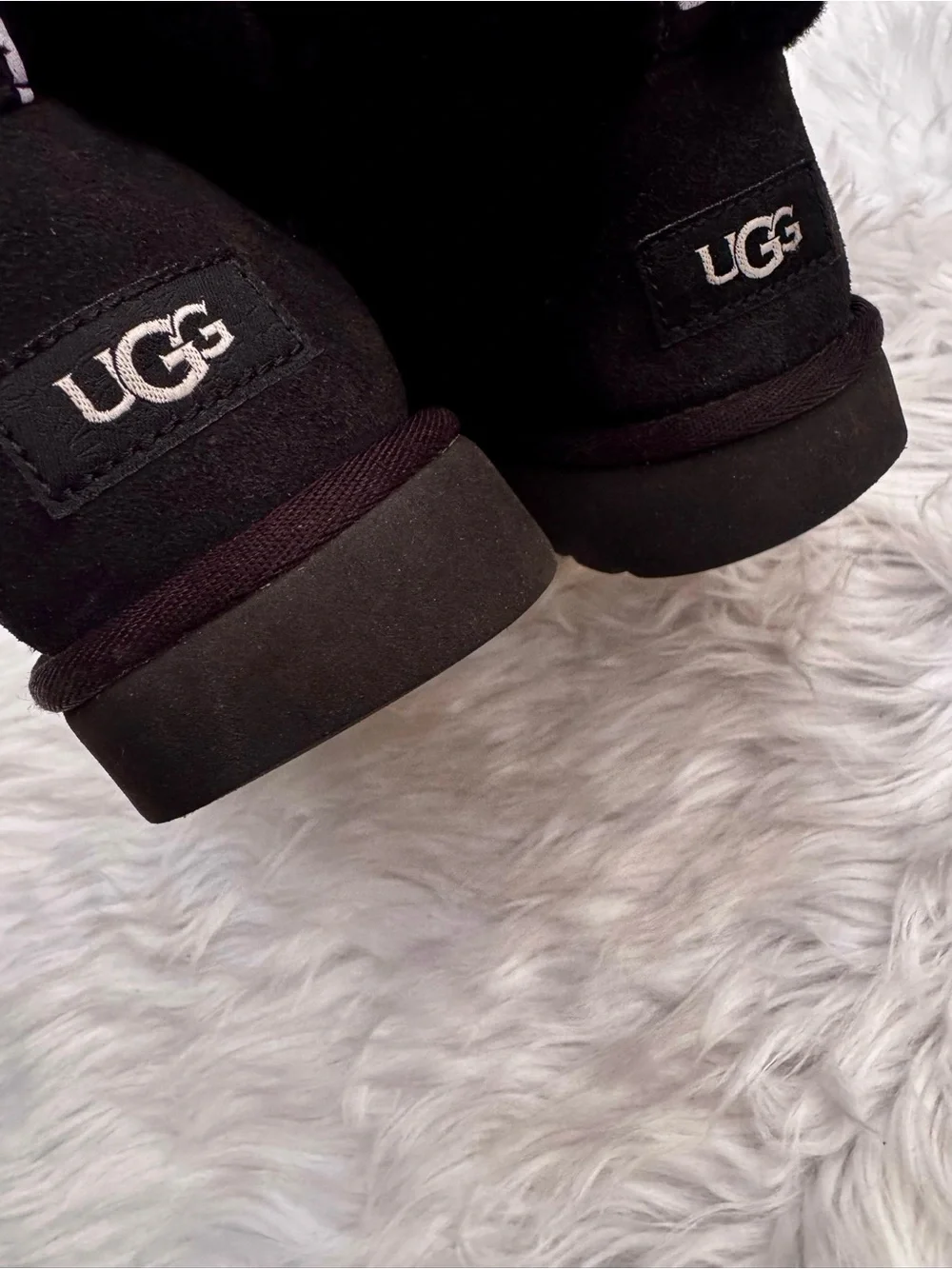 UGG Classic Mini Fluff Quilted Womens Sz 9 Black Suede Shearling Cuff EUC